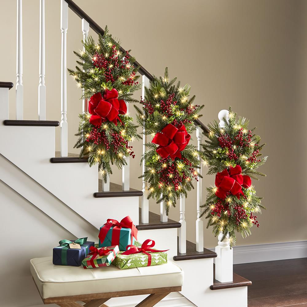 The Cordless Prelit Classic Holiday Swag  |   Wreaths & Garlands HOLIDAY Wreaths & Garlands